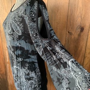 Beautiful black gray and white detailed pull over top